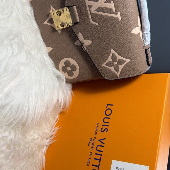 Yves Saint Laurent Mini Fragrance Set — Black, Pink & Gold - Picture 6 of 6